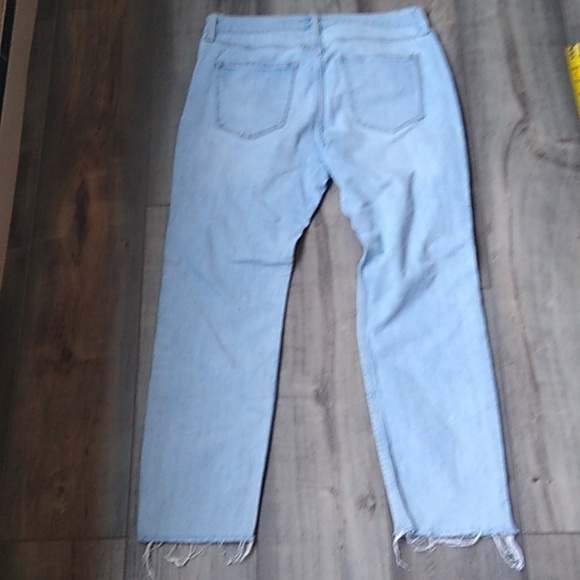 Old Navy Light Blue Distressed Ankle Jeans - Picture 9 of 9